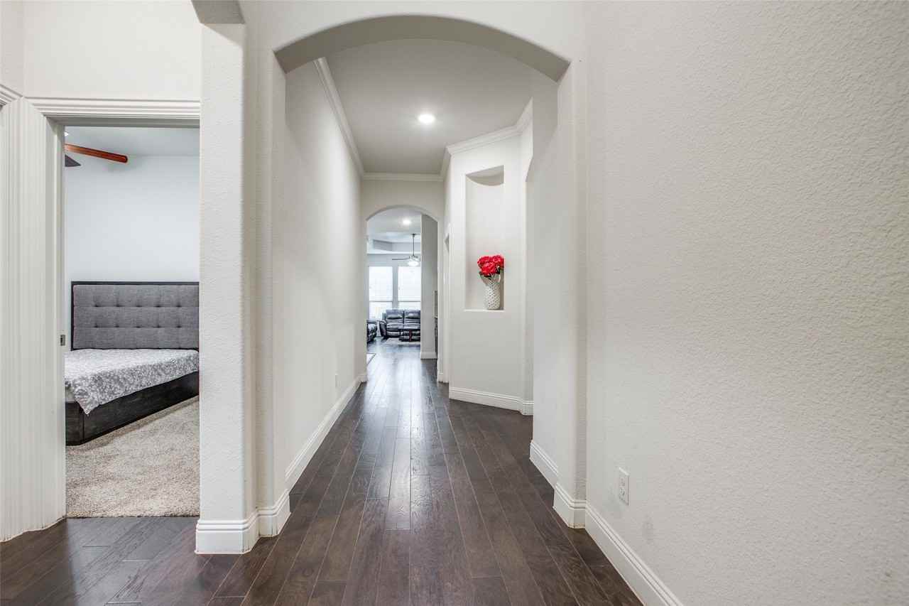 10317 Georgetown Pl - Photo 3 of 35