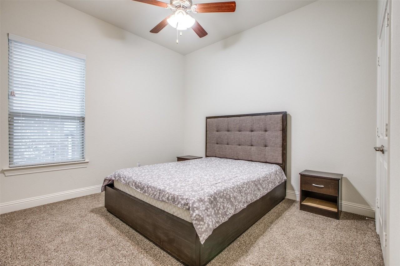10317 Georgetown Pl - Photo 4 of 35