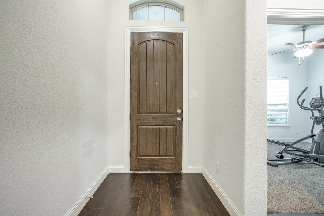 10317 Georgetown Pl - Photo 6 of 35