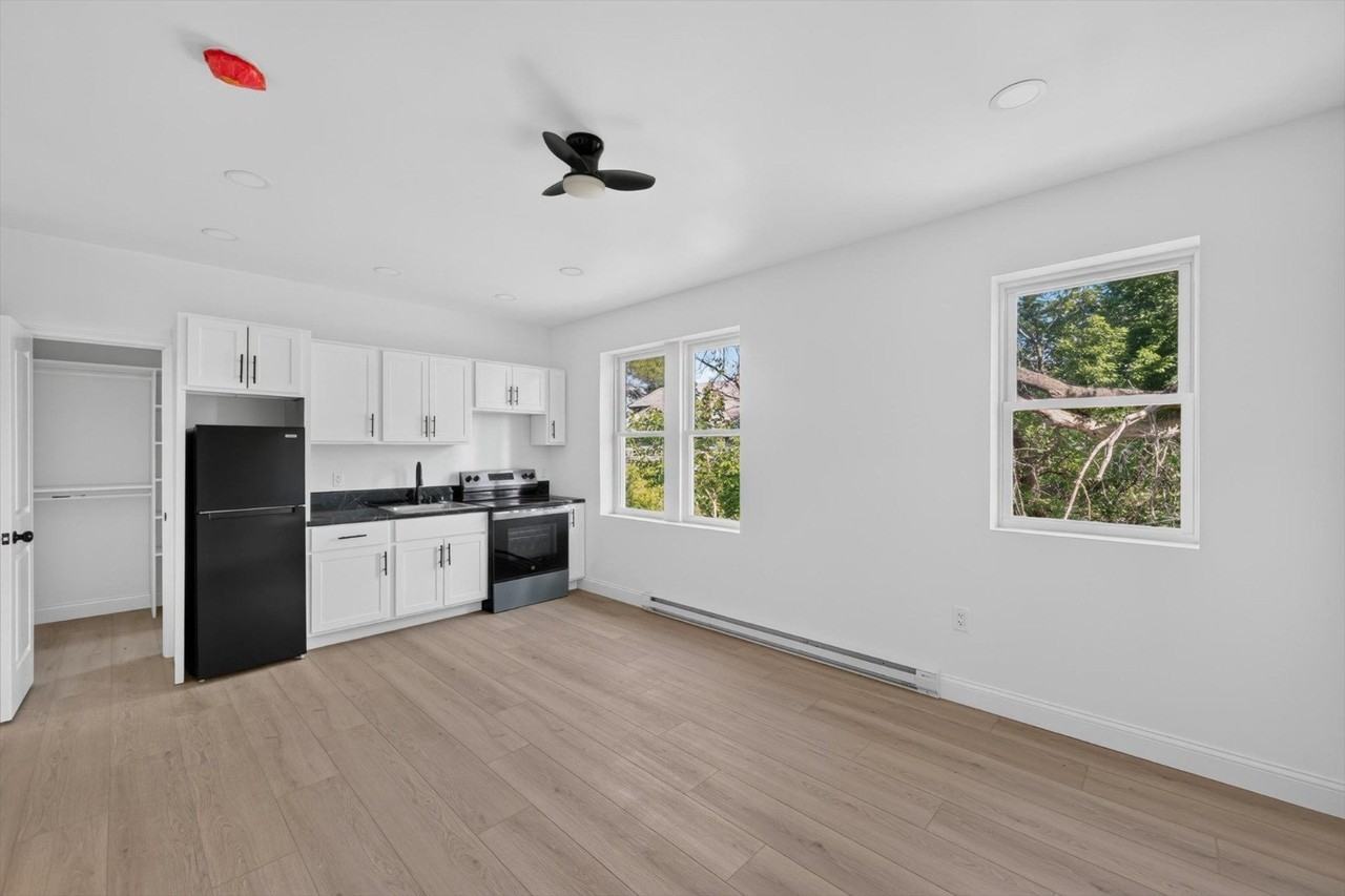 1140 Ashland St #3 - Photo 3 of 20