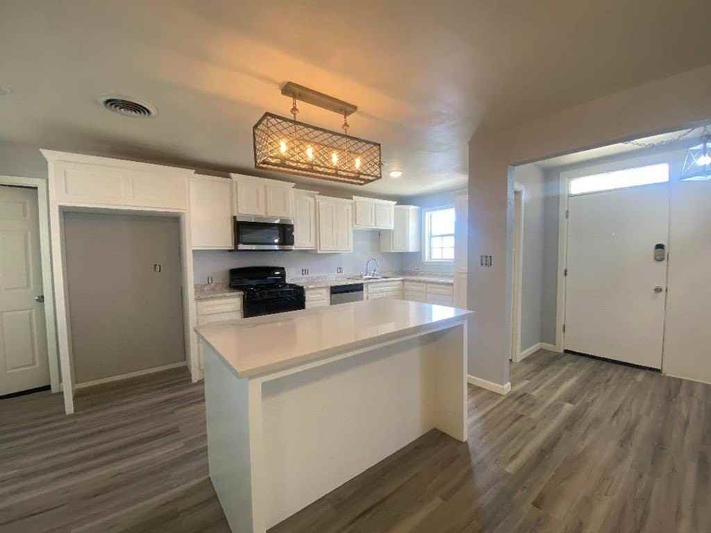 426 E 50th St - Photo 4 of 12