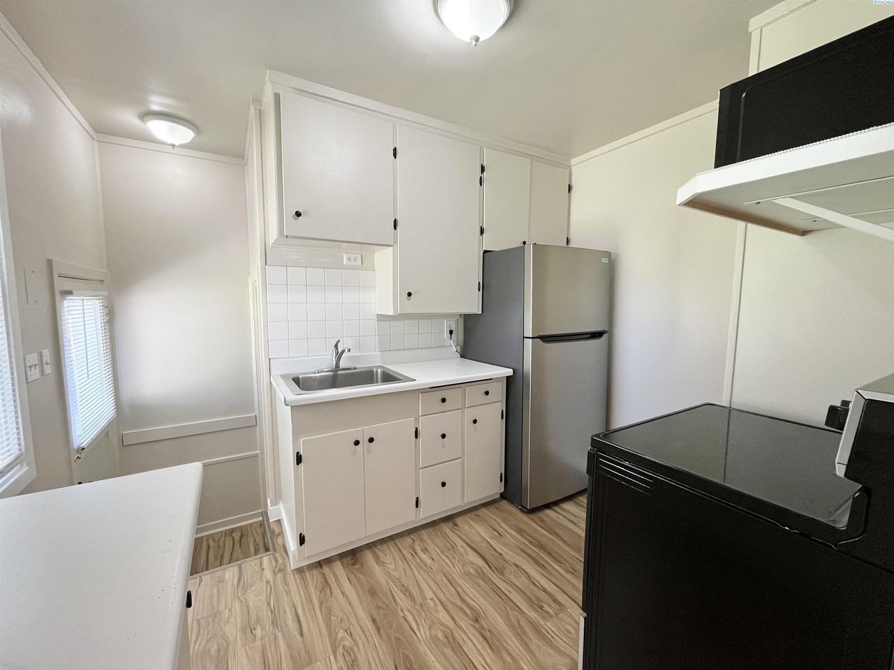 222 Casey Ave - Photo 5 of 26