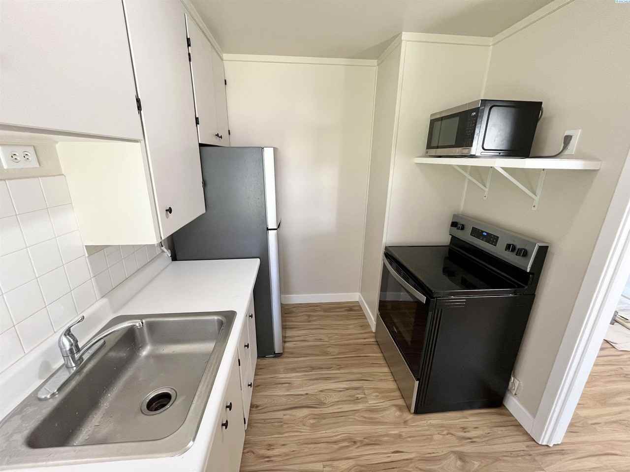 222 Casey Ave - Photo 6 of 26