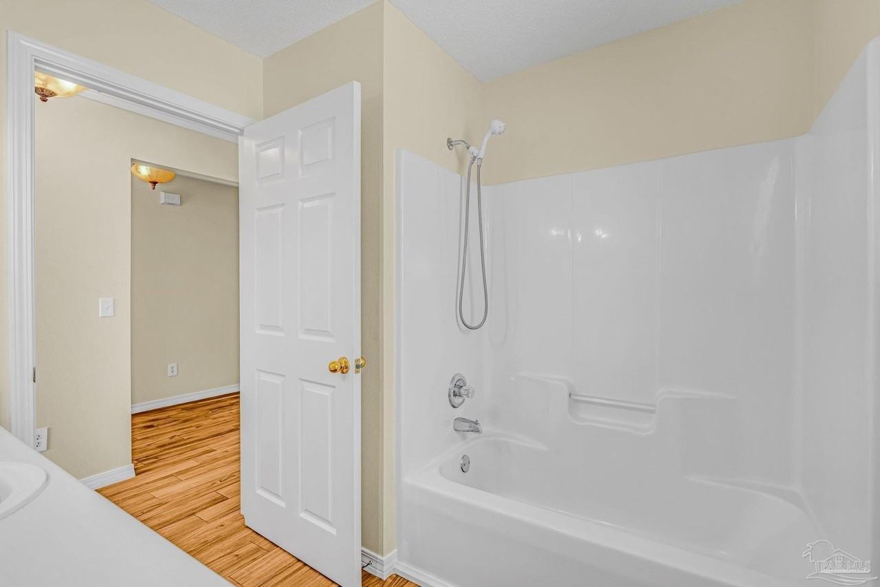 21 Easton St - Photo 6 of 25