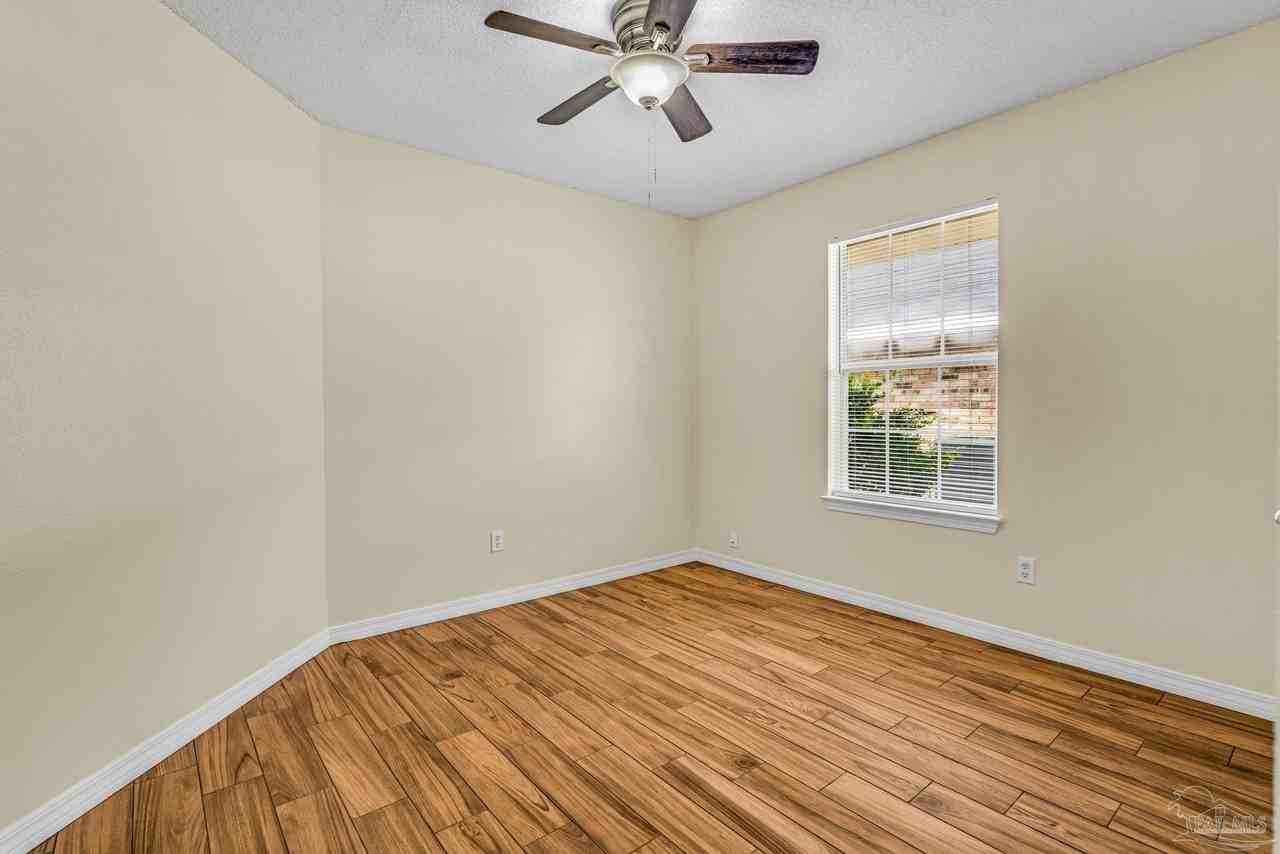 21 Easton St - Photo 7 of 25