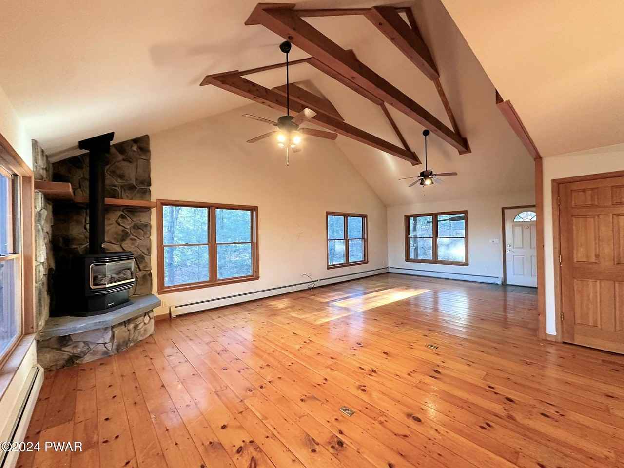 109 Mountain Laurel Ln - Photo 3 of 38
