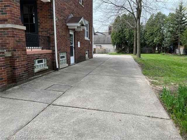21507 Edna St - Photo 2 of 10