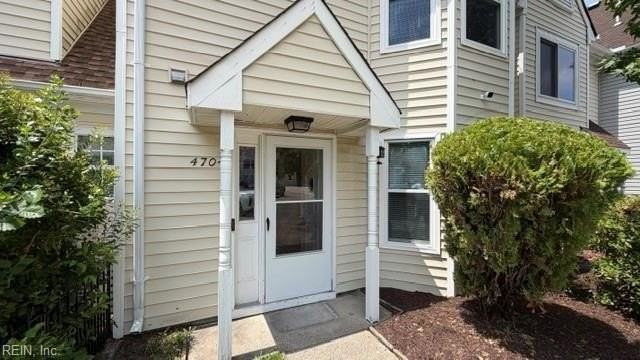4704 Padma Ct - Photo 3 of 34