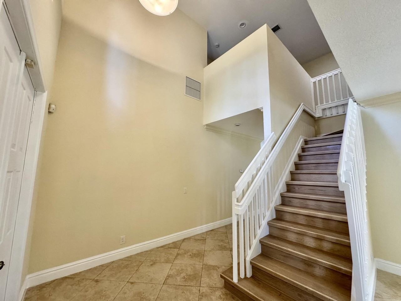 898 Tulip Cir - Photo 4 of 34