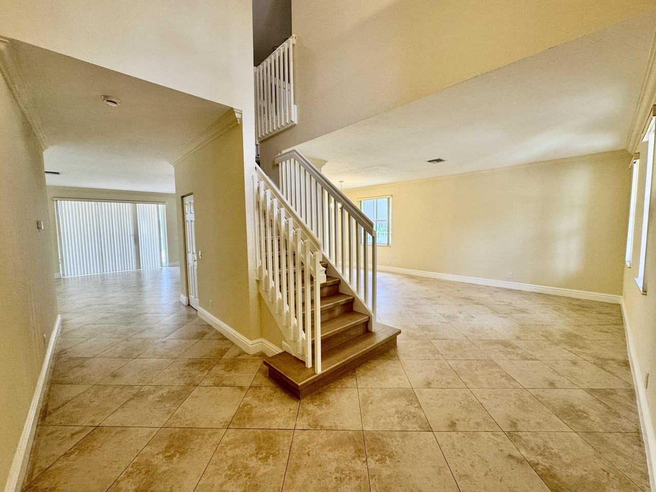898 Tulip Cir - Photo 5 of 34