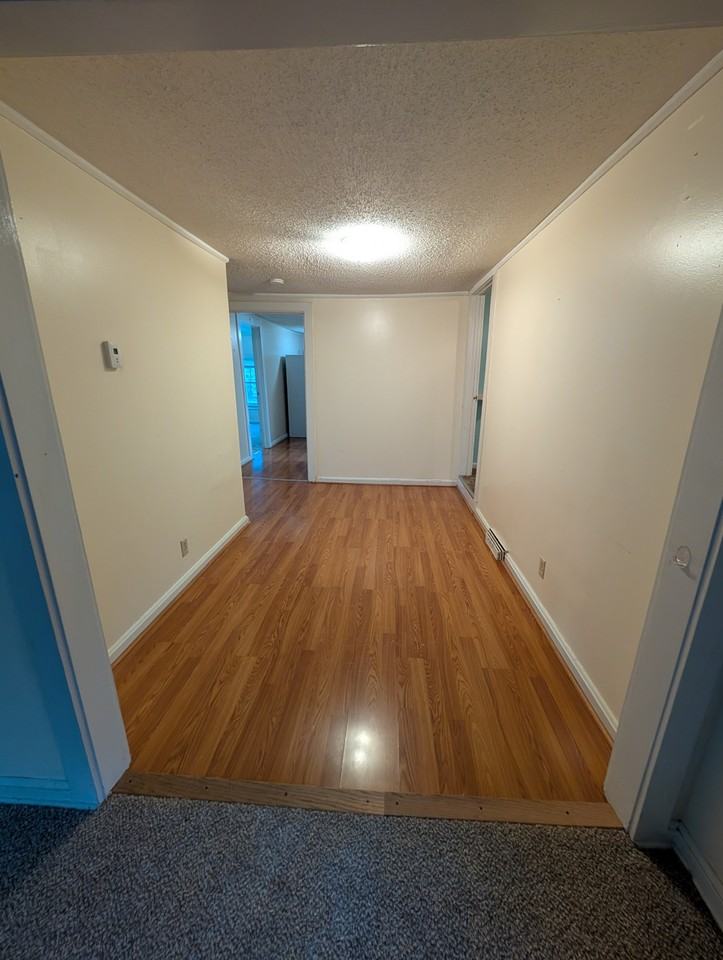 2602 Sw Washburn Ave #1 - Photo 3 of 13