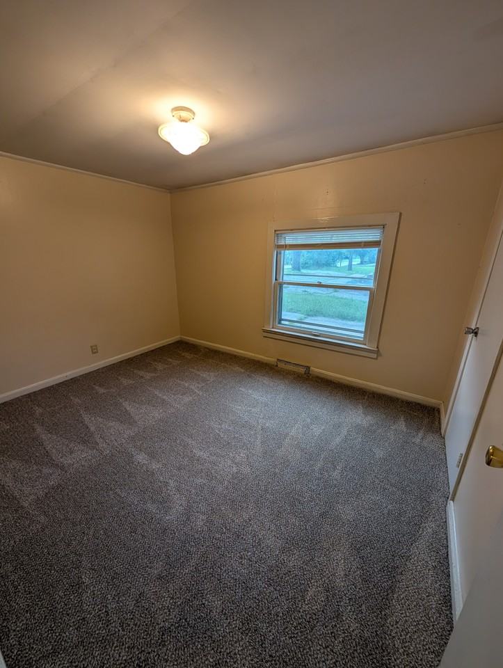 2602 Sw Washburn Ave #1 - Photo 4 of 13