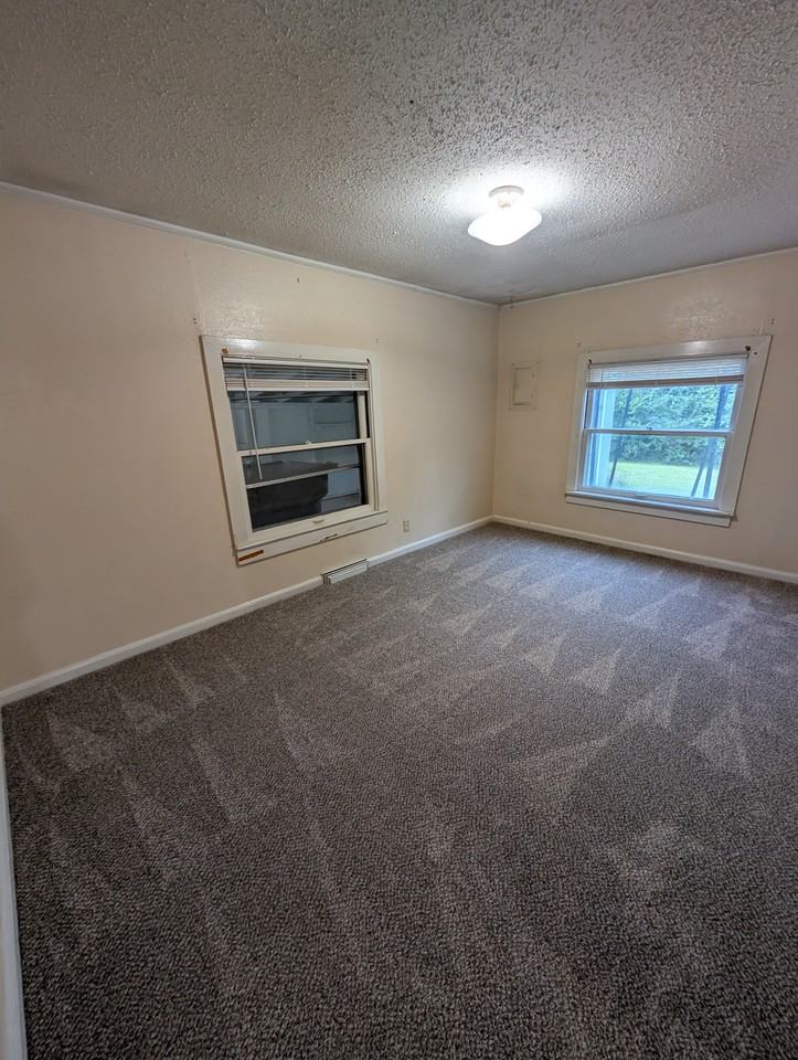 2602 Sw Washburn Ave #1 - Photo 5 of 13