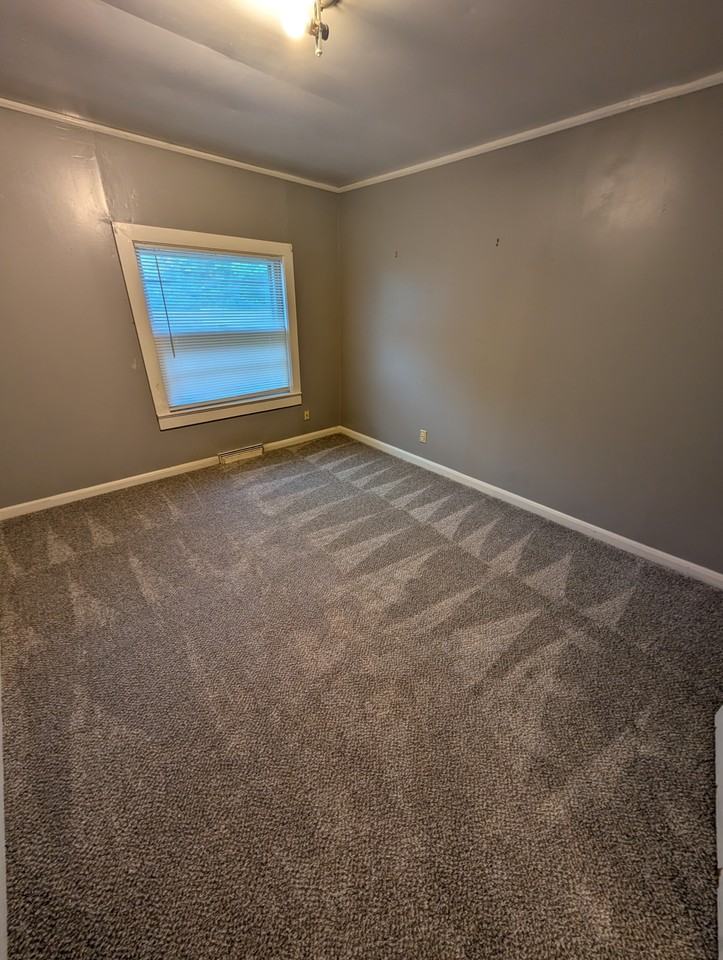 2602 Sw Washburn Ave #1 - Photo 6 of 13