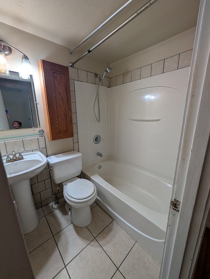 2602 Sw Washburn Ave #1 - Photo 7 of 13