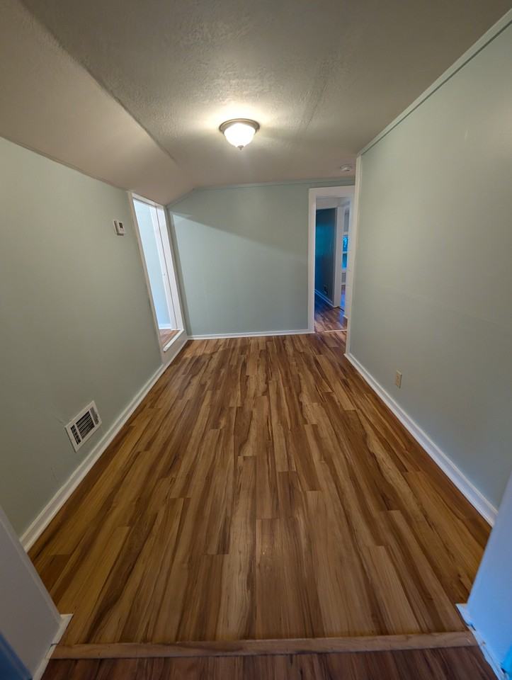 2604 Sw Washburn Ave #1 - Photo 3 of 14