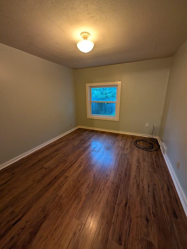2604 Sw Washburn Ave #1 - Photo 5 of 14