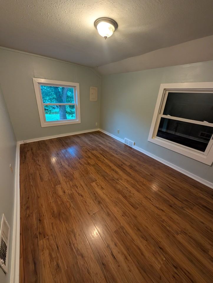 2604 Sw Washburn Ave #1 - Photo 7 of 14