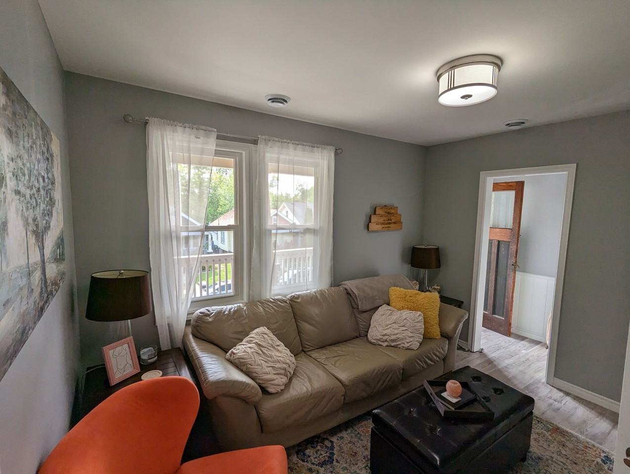 1542 York St Uppr - Photo 2 of 18