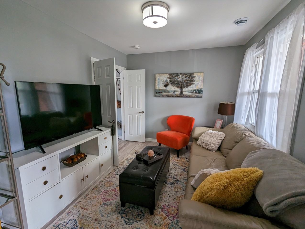 1542 York St Uppr - Photo 3 of 18