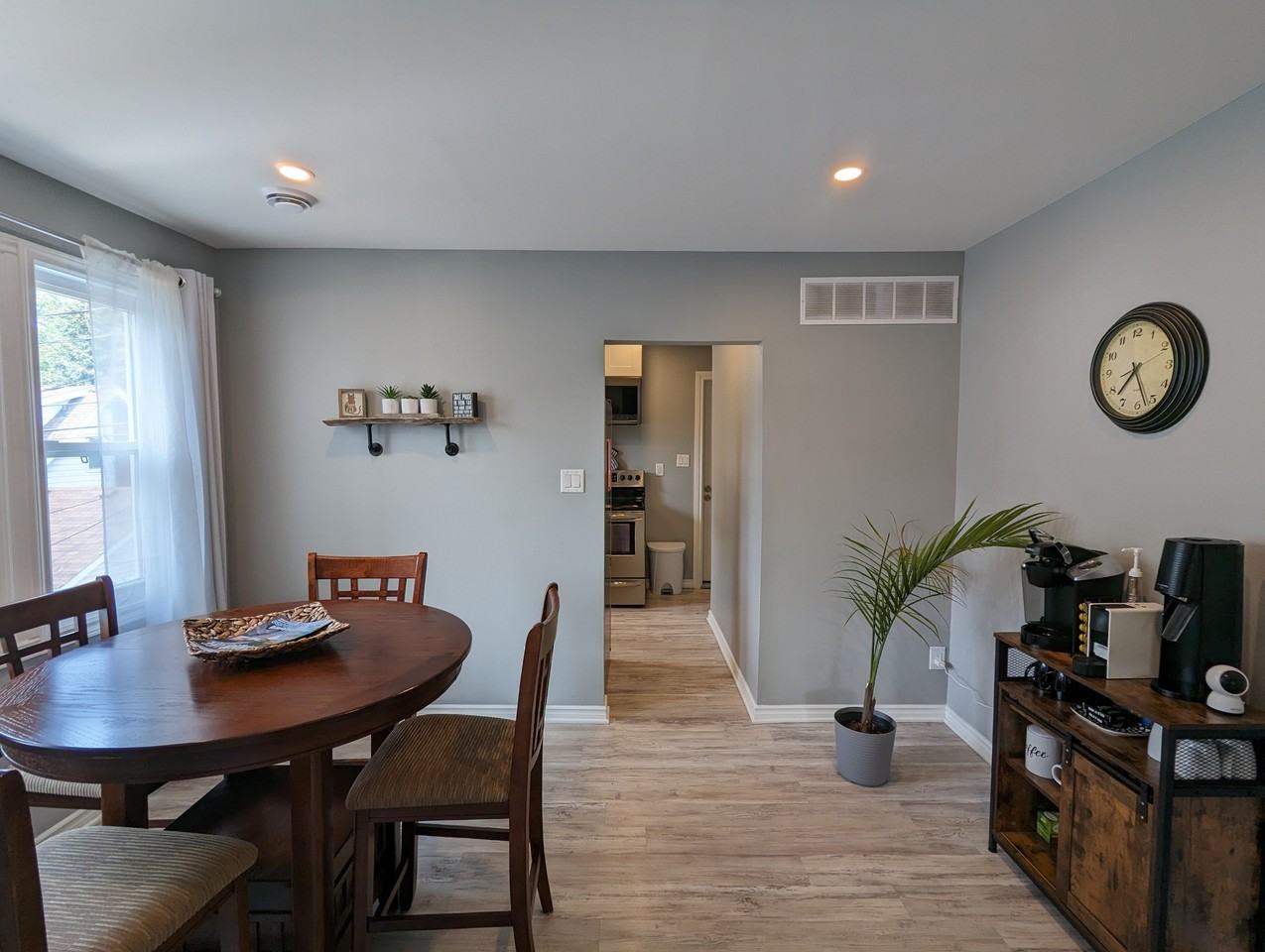 1542 York St Uppr - Photo 4 of 18