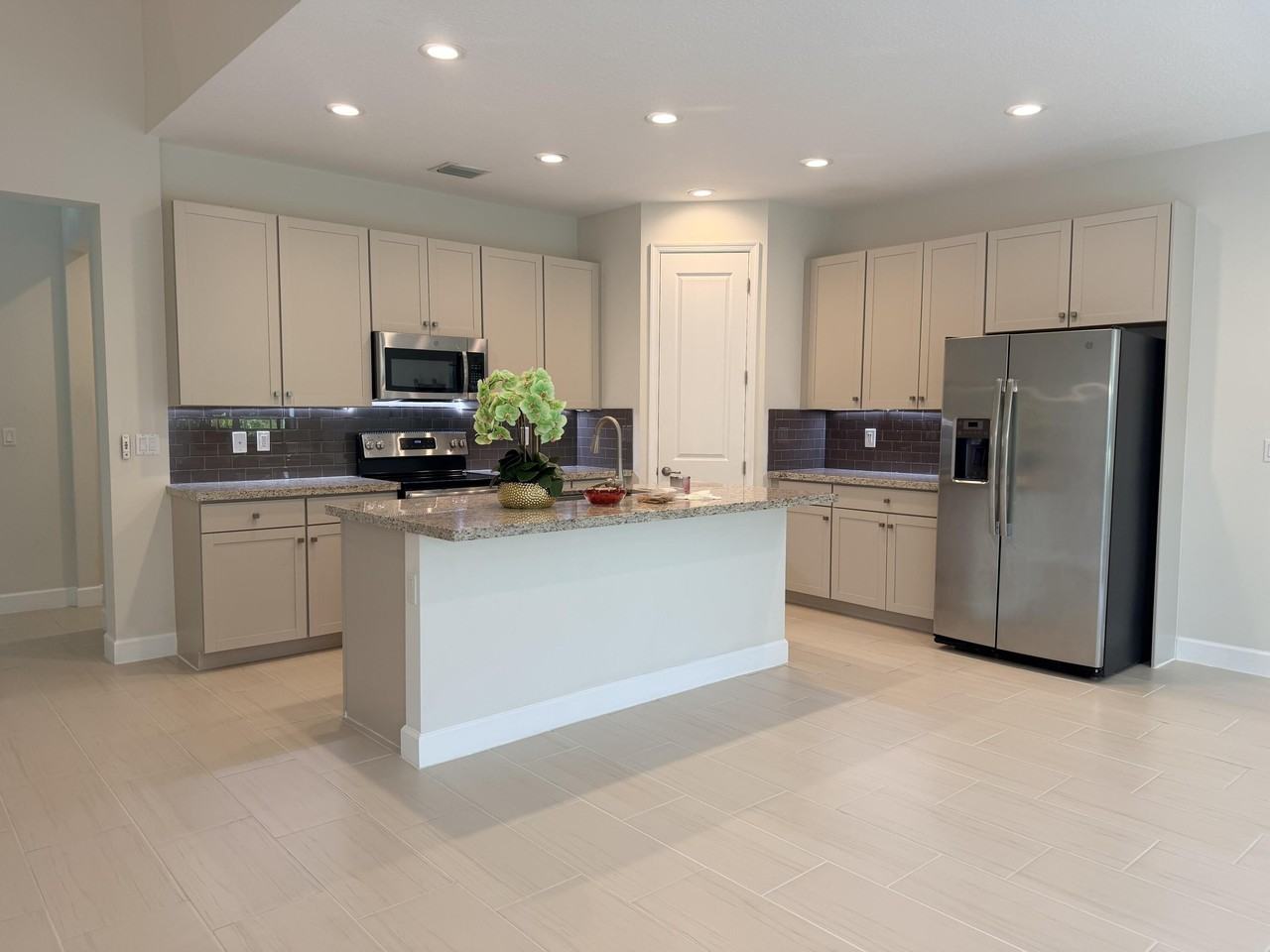 8951 Kingsmoor Way - Photo 4 of 18