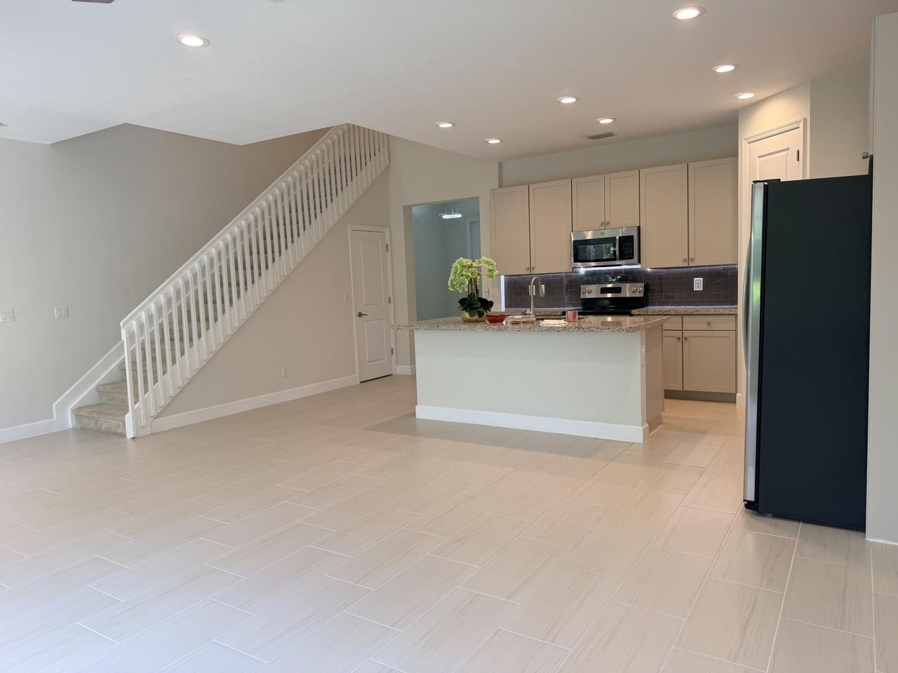 8951 Kingsmoor Way - Photo 5 of 18