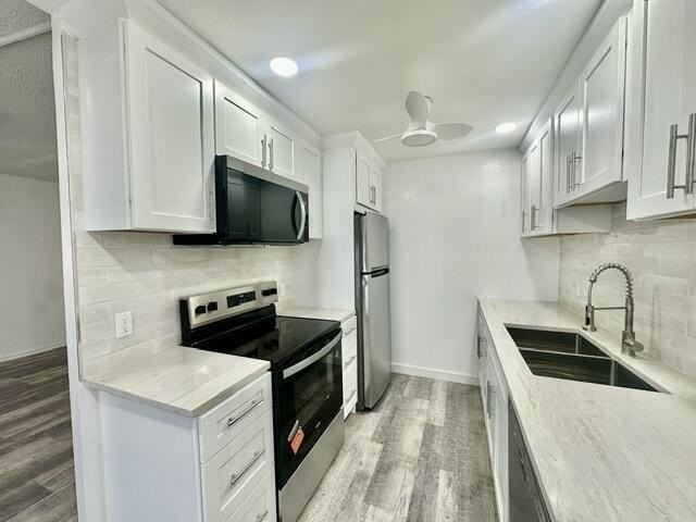 3045 Cornwall C - Photo 4 of 38