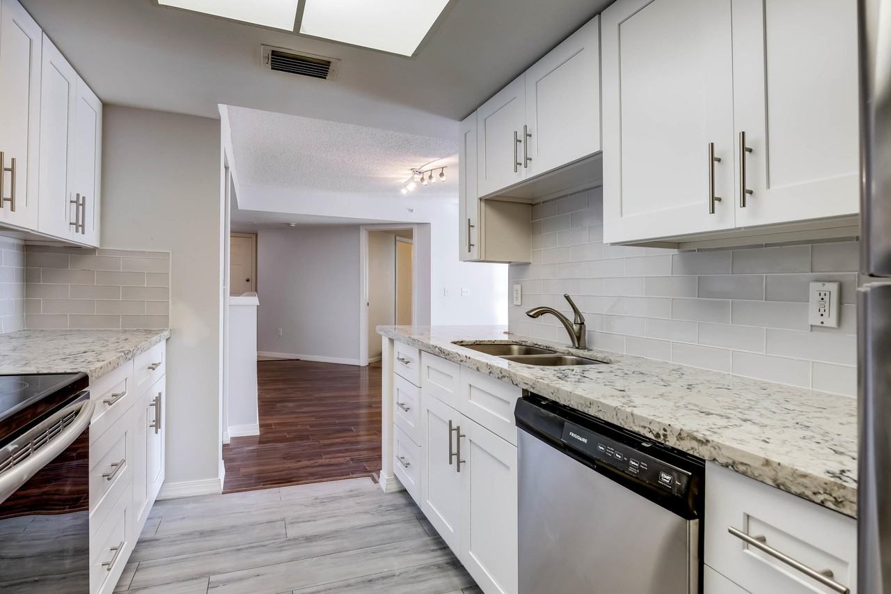 100 Crestwood Ct N #108 - Photo 4 of 50