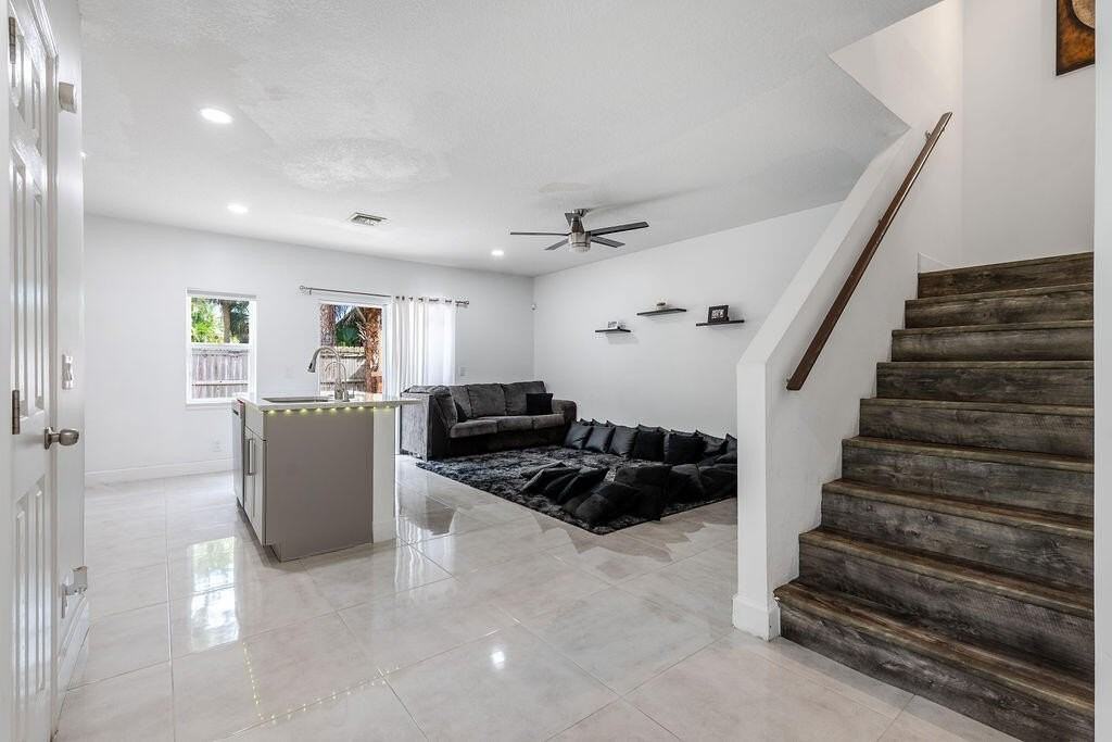 160 Baldwin Blvd - Photo 4 of 18