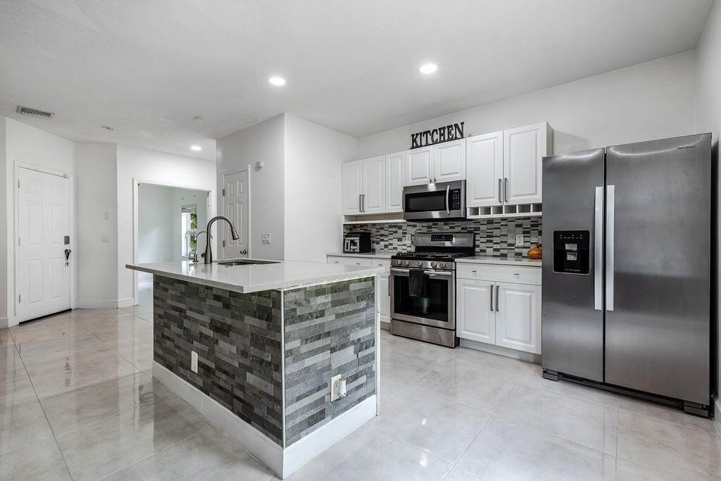 160 Baldwin Blvd - Photo 5 of 18