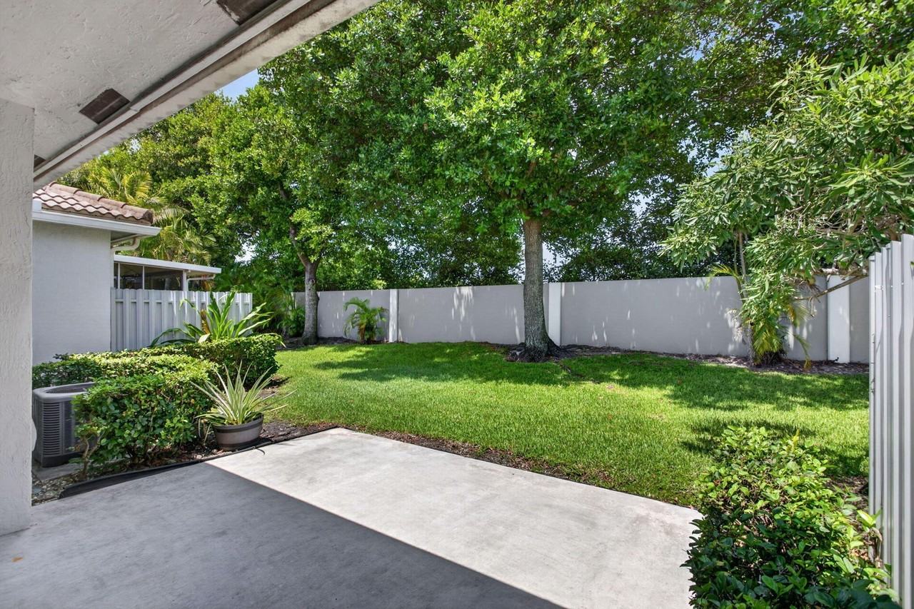 1263 Sw 48th Ter - Photo 2 of 41