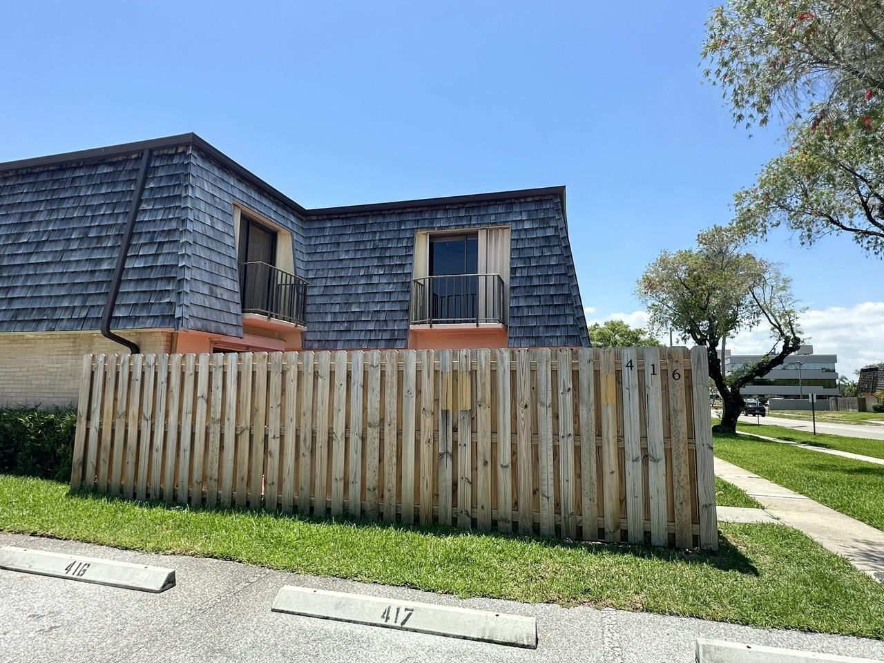 416 Arabian Rd - Photo 3 of 35