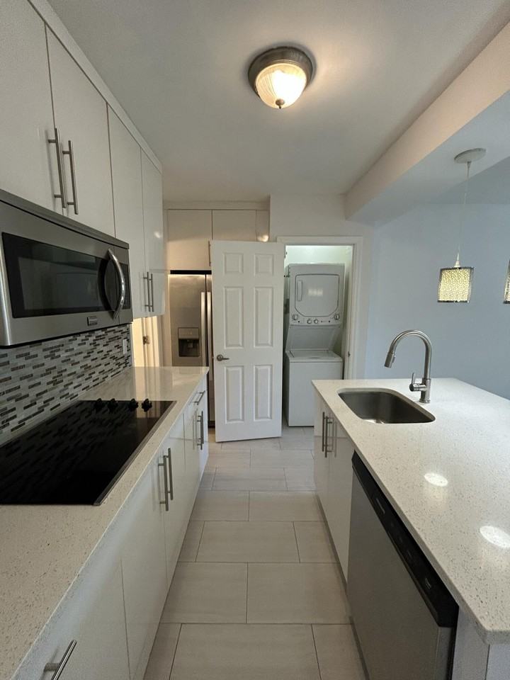 918 Ne 15th Ave #4 - Photo 6 of 14