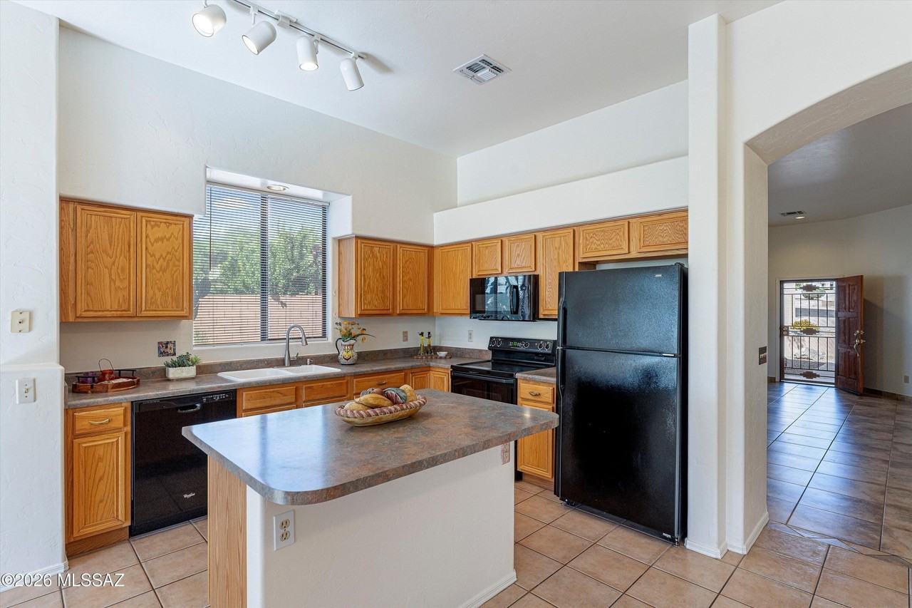 3177 W Flowering Cactus Ct - Photo 6 of 19