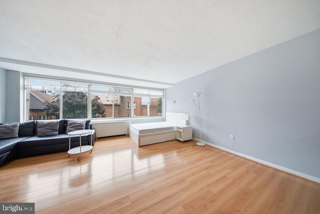 922 24th St Nw #312 - Photo 3 of 19
