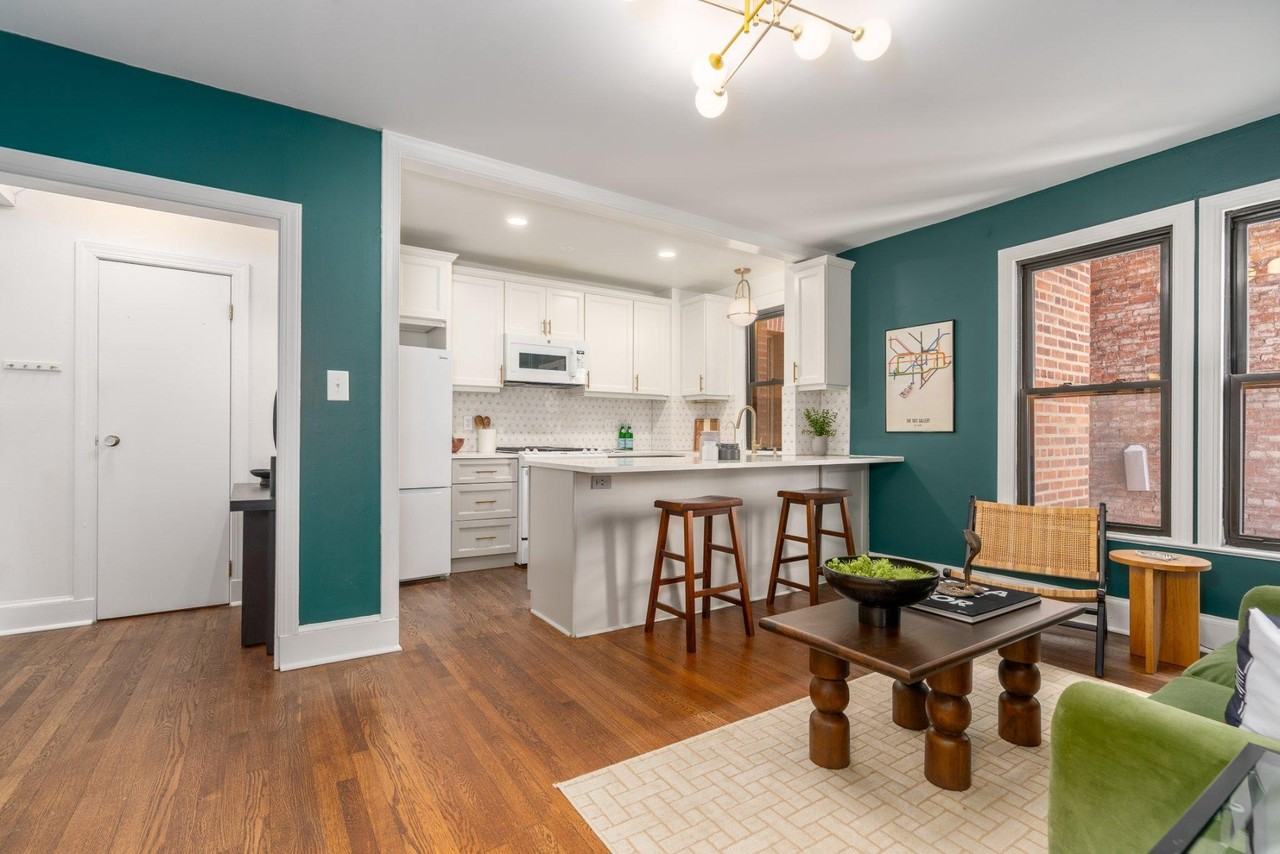 1915 16th St Nw #304 - Photo 2 of 13