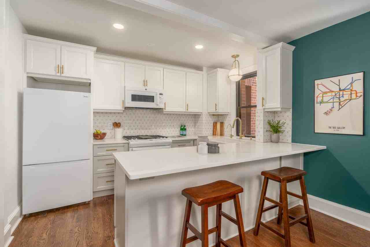 1915 16th St Nw #304 - Photo 3 of 13