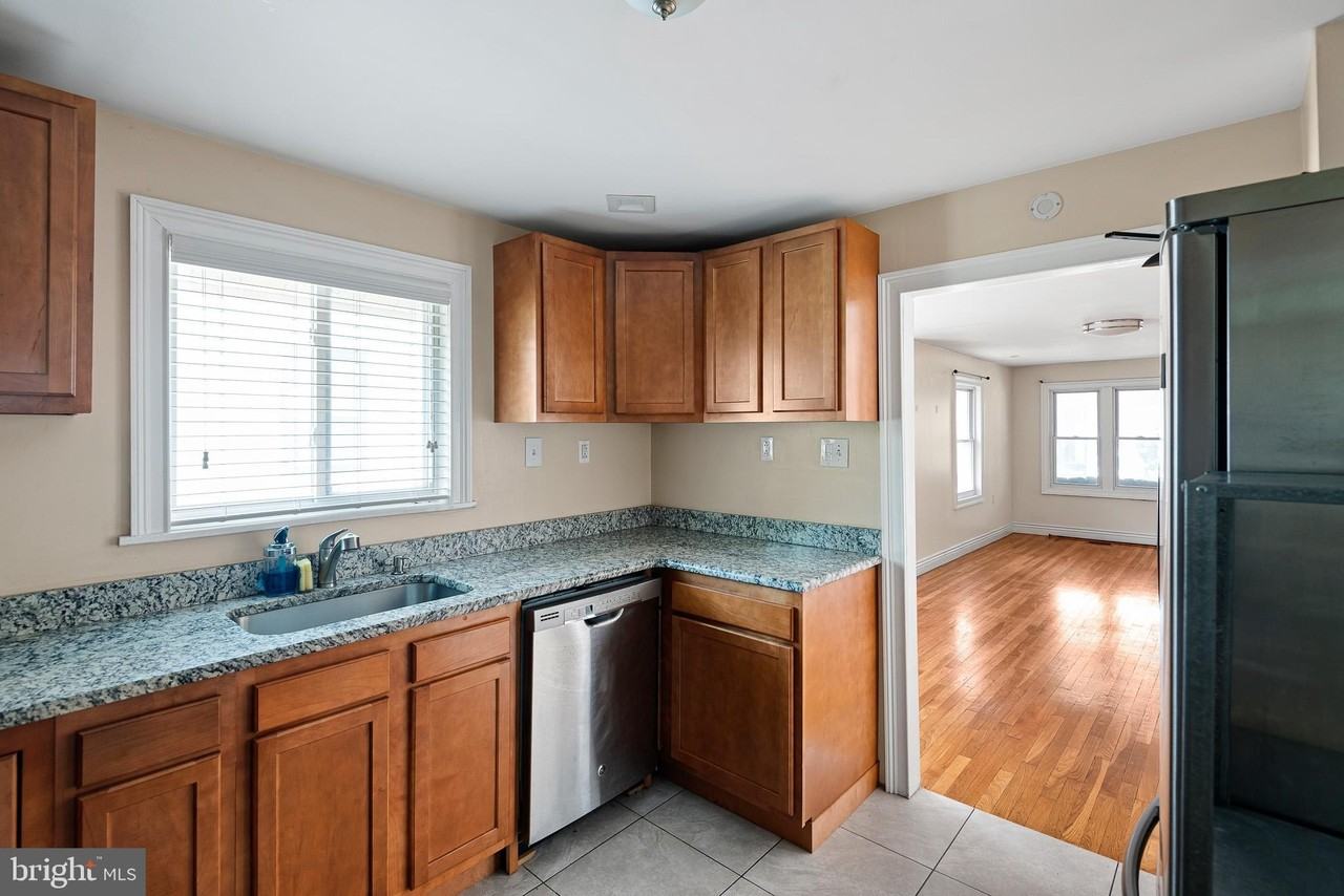27 W Reamer Ave - Photo 2 of 20