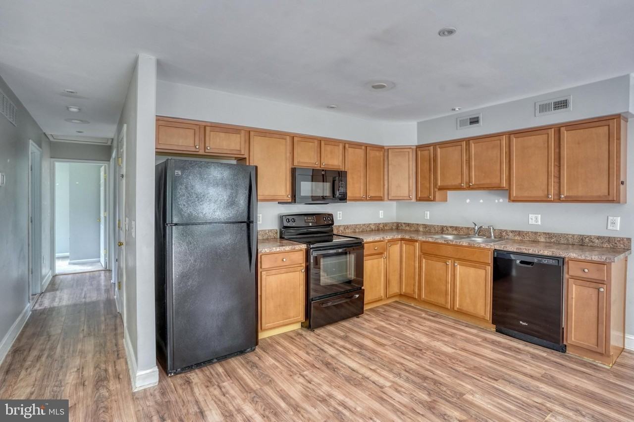 203 Hamilton St - Photo 4 of 27