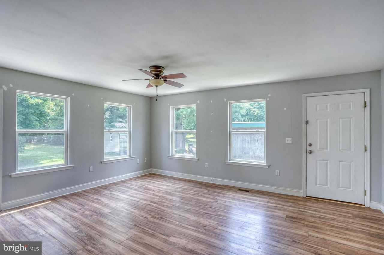 203 Hamilton St - Photo 7 of 27