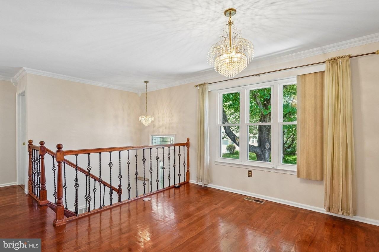 2313 Westport Ln - Photo 3 of 25