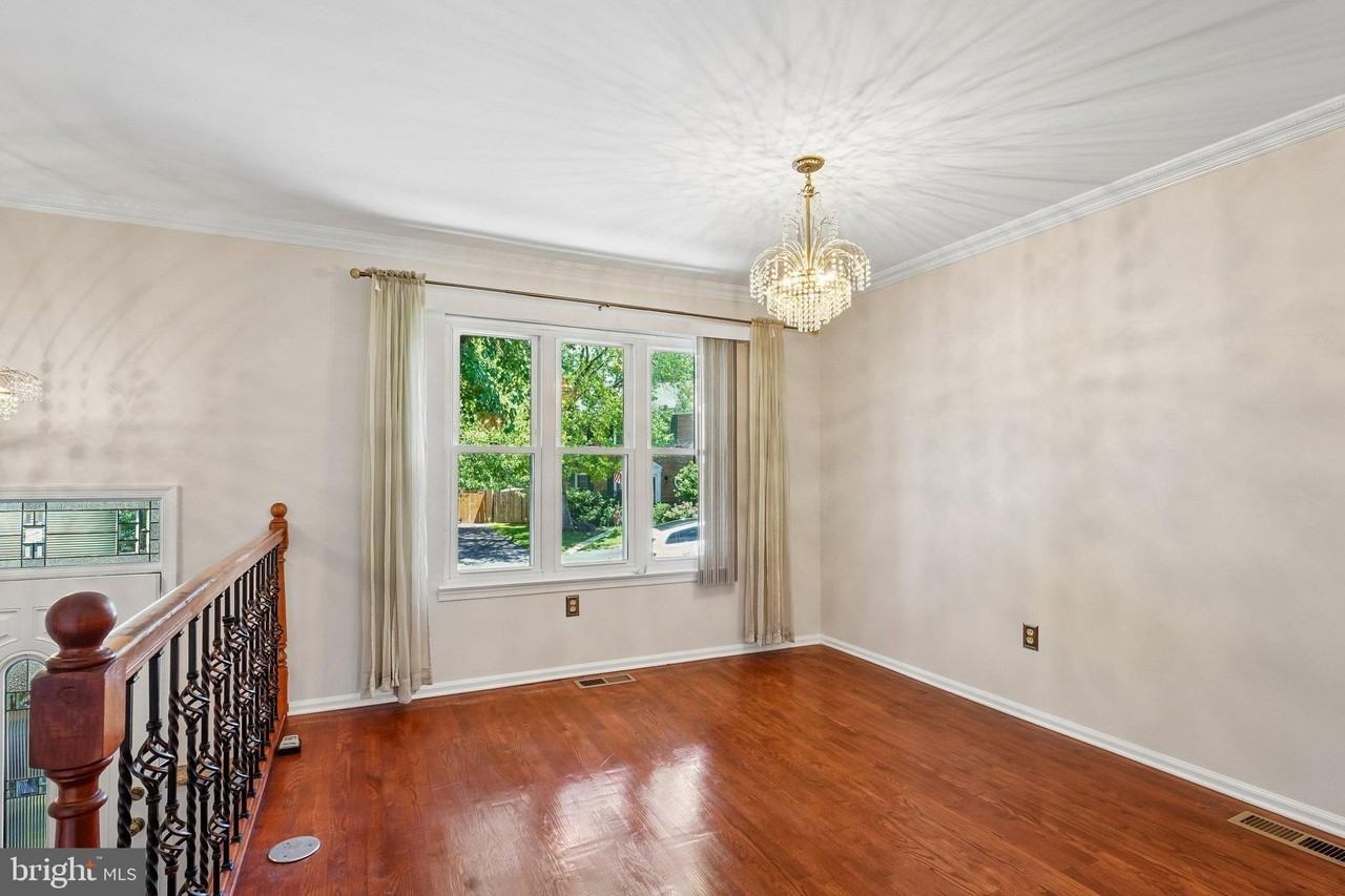 2313 Westport Ln - Photo 4 of 25