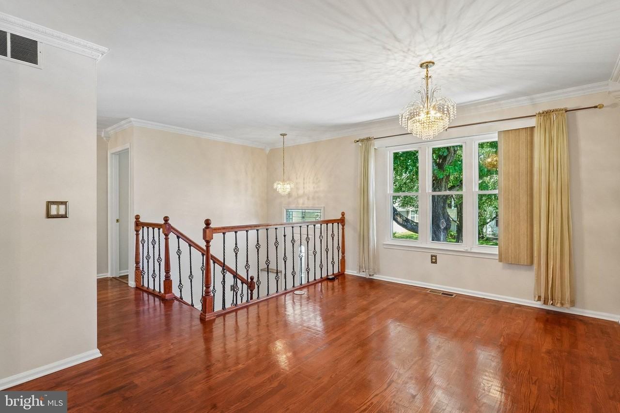 2313 Westport Ln - Photo 5 of 25