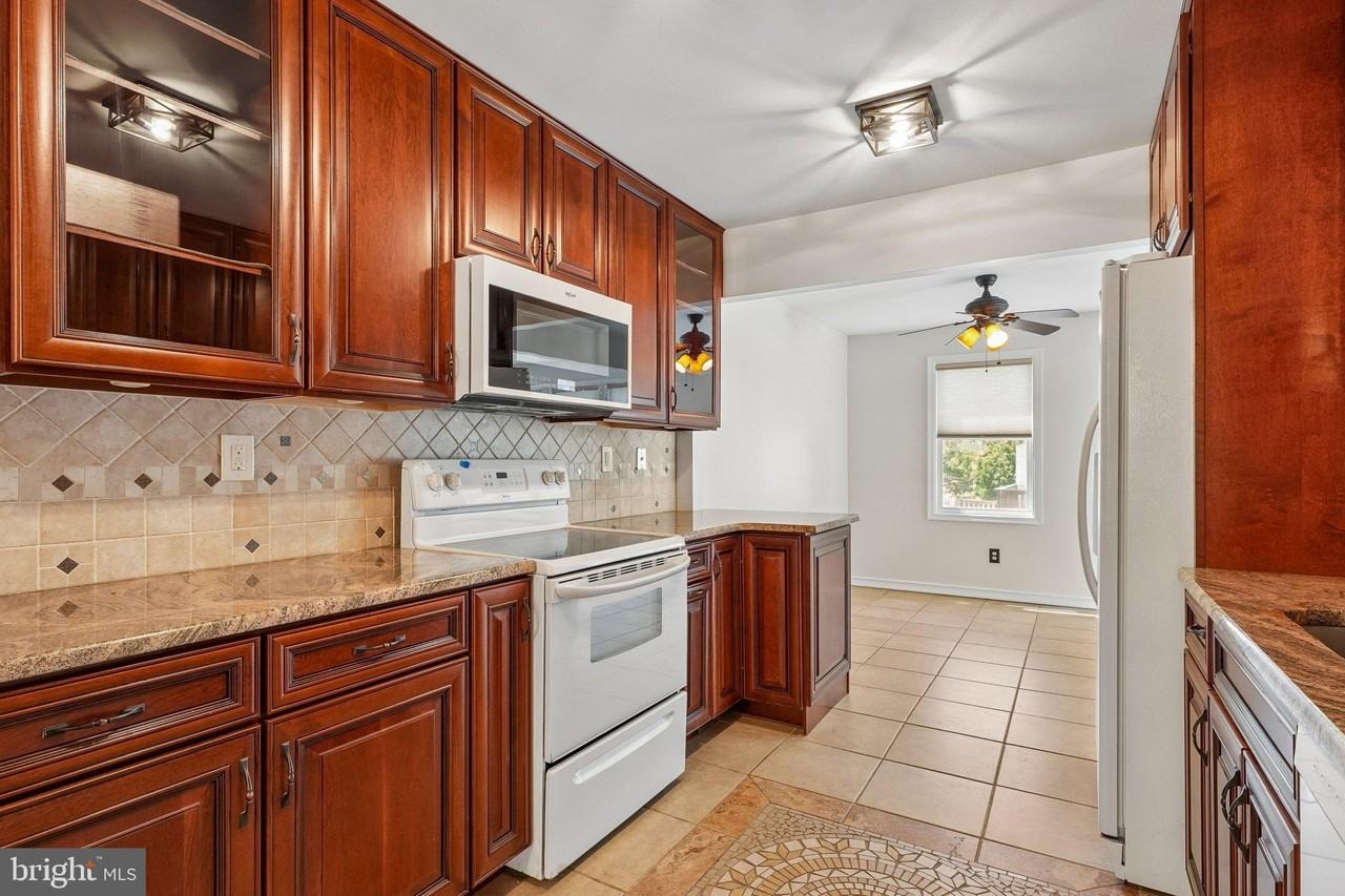 2313 Westport Ln - Photo 6 of 25