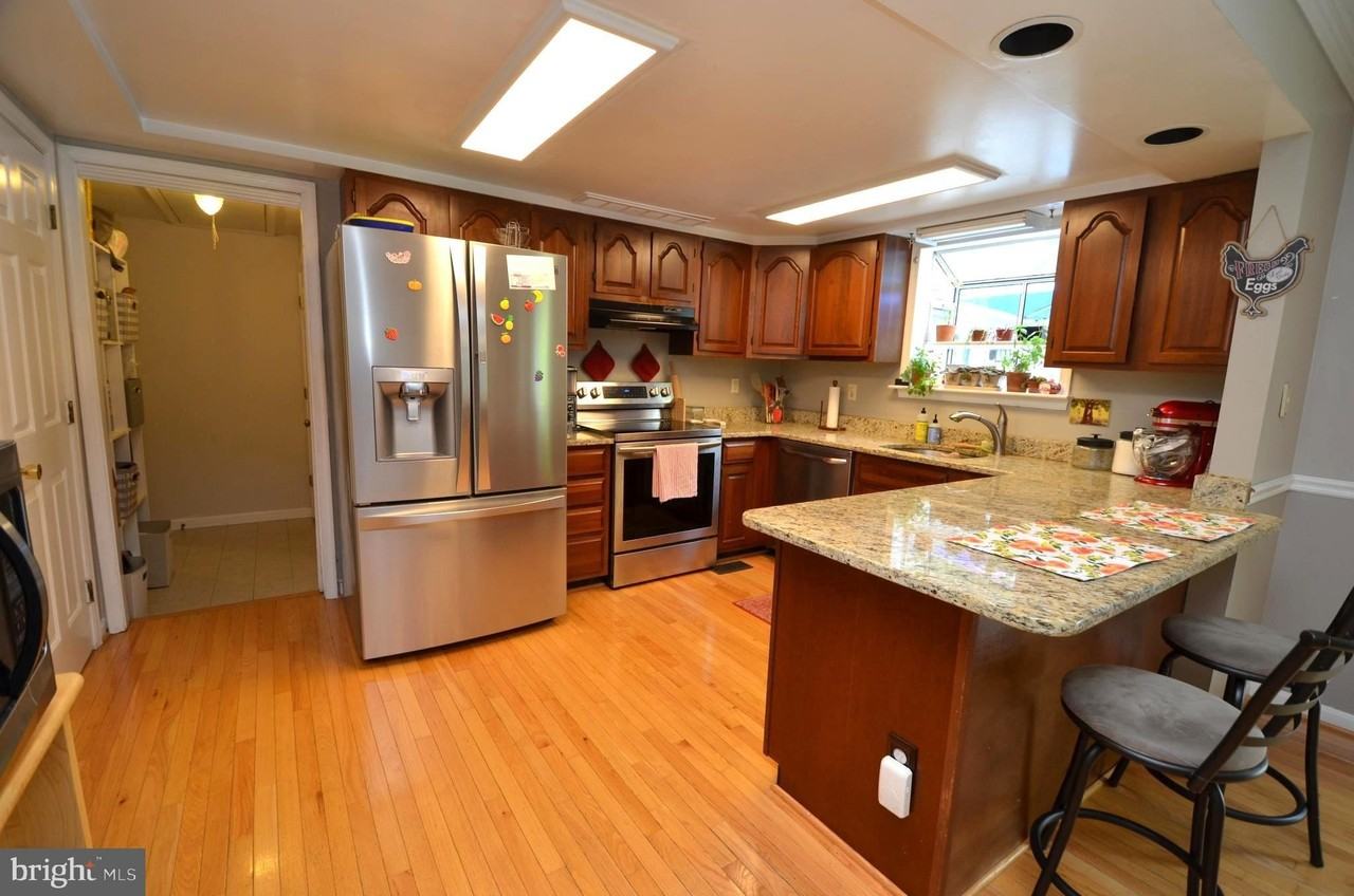 1527 Snug Harbor Rd - Photo 3 of 39