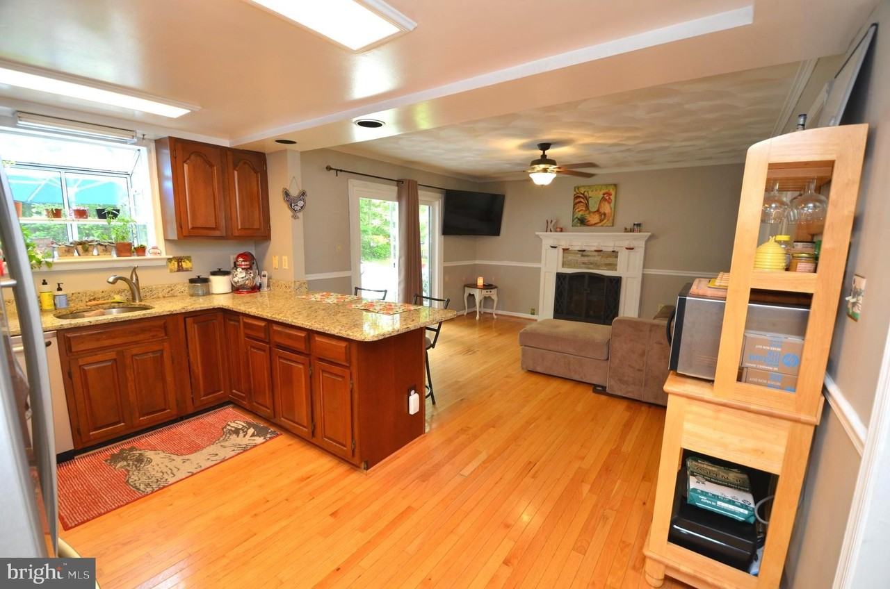 1527 Snug Harbor Rd - Photo 4 of 39