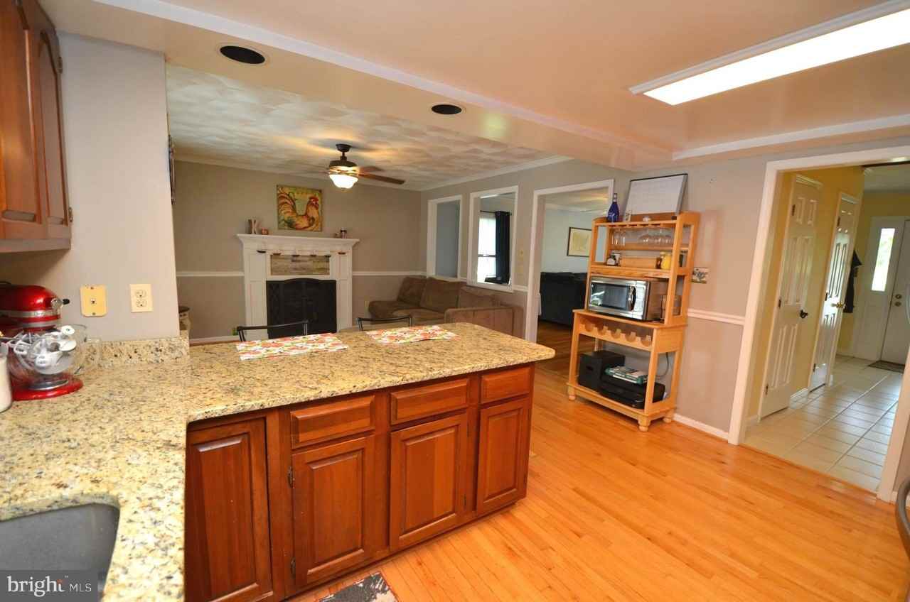 1527 Snug Harbor Rd - Photo 5 of 39