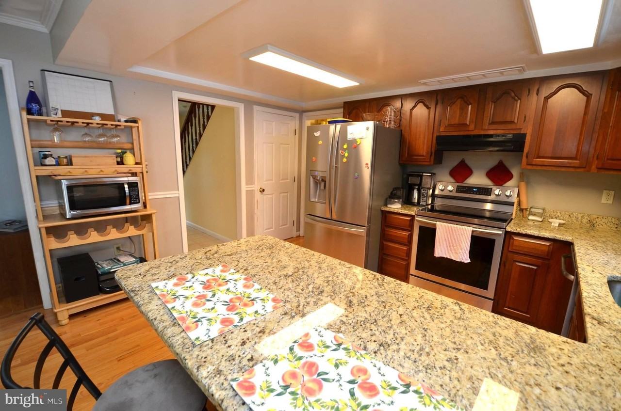 1527 Snug Harbor Rd - Photo 6 of 39