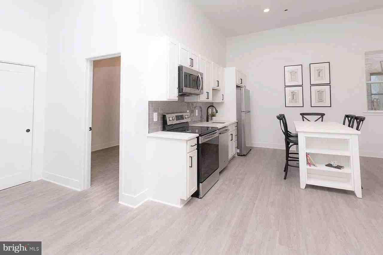 211 Saint Paul St #303 - Photo 4 of 10